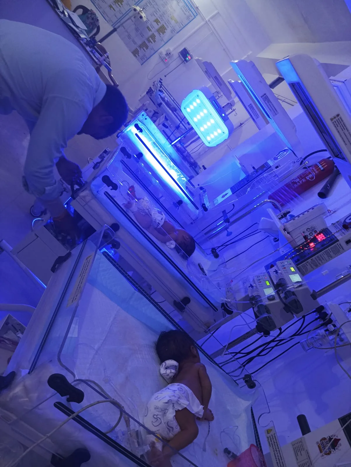 Newborn under phototherapy care